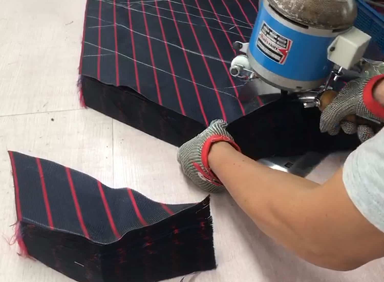 9.4 necktie fabric cutting